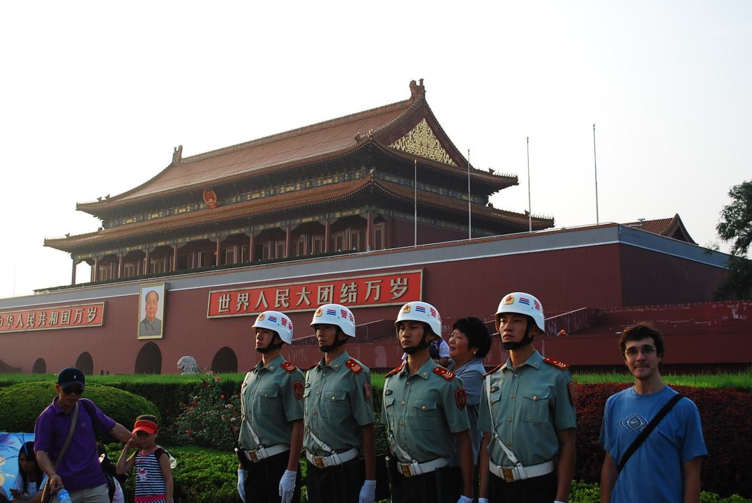 Confirmado. No todos los chinos son tan bajos como dicen (y yo quedando humillado...)