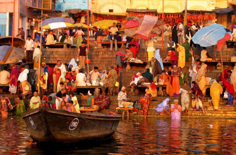 bathing_ghats_on_ganges_in_varanasi